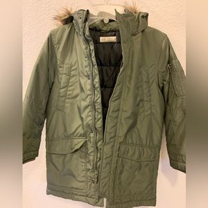 H&M Girls/Boys Size 6/7 Green Bomber Jacket with Fur Hood and Zippers
